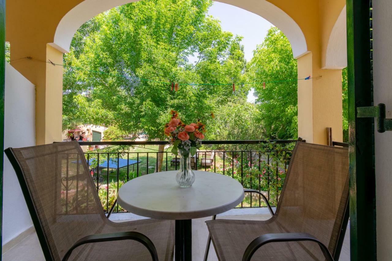 ארמונס Villa Litsa מראה חיצוני תמונה